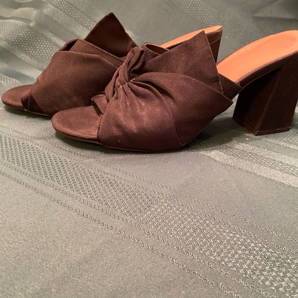 Black fabric ribbon tie slip on high heels. Photo wrong, color is true black.